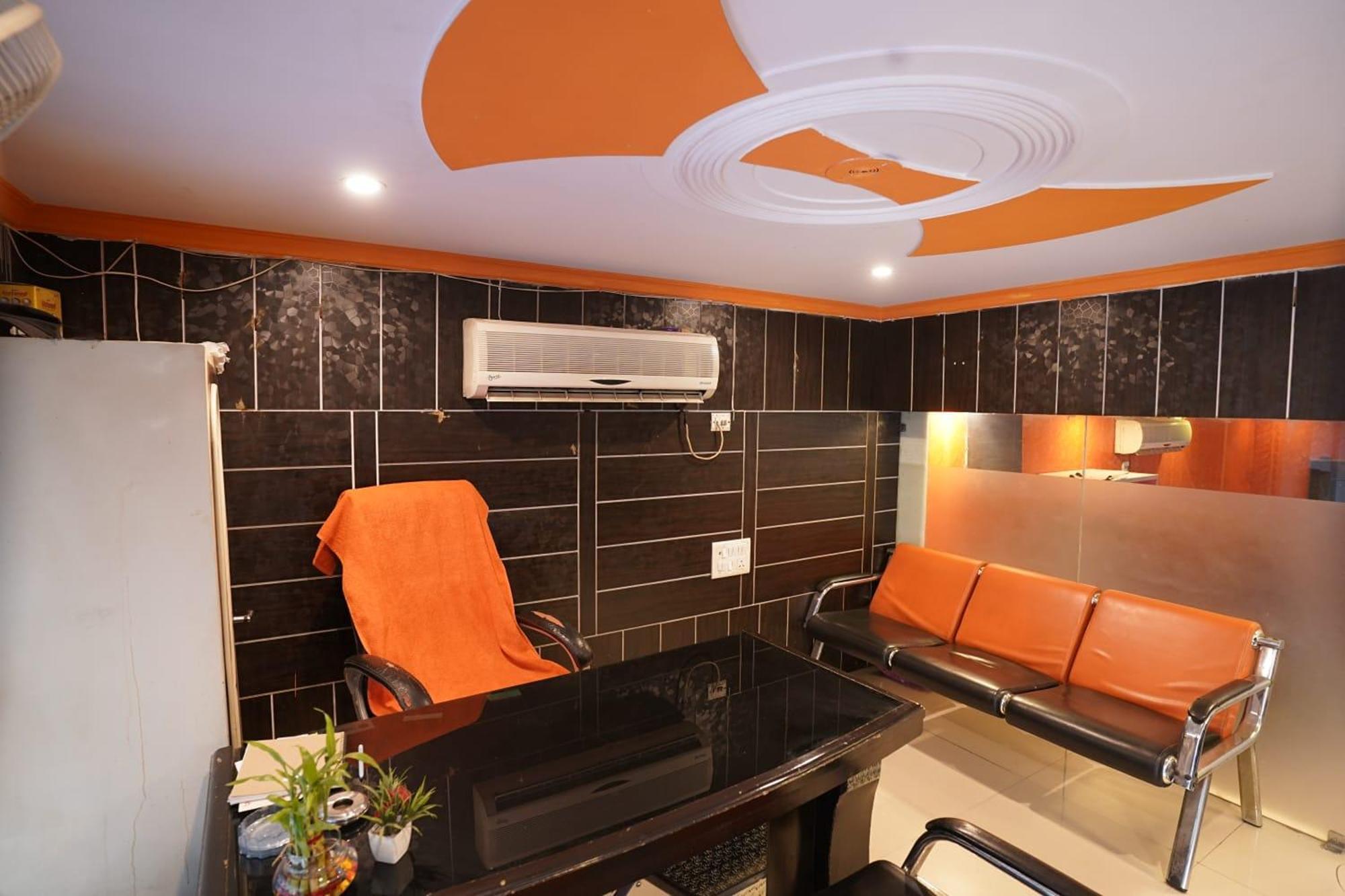 ניו דלהי Hotel Tourist Palace מראה חיצוני תמונה